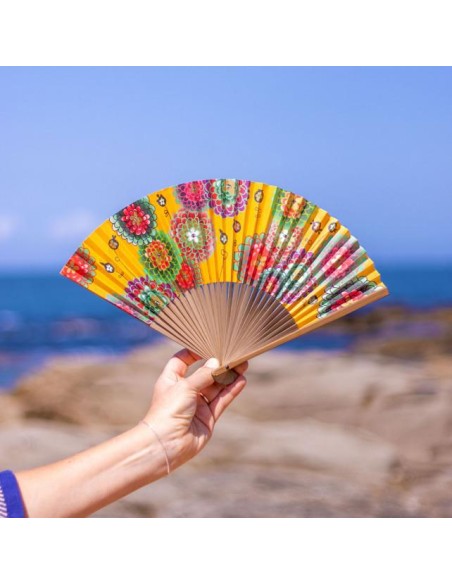 Rinfrescati con Stile: VENTAGLIO DAHLIA il Tuo Accessorio Glam per l'E