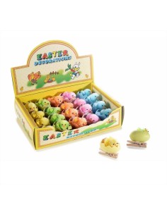 Pulcino nell'uovo su molletta colorato 