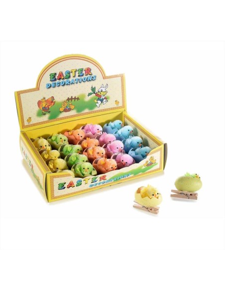 Pulcino nell'uovo su molletta colorato 